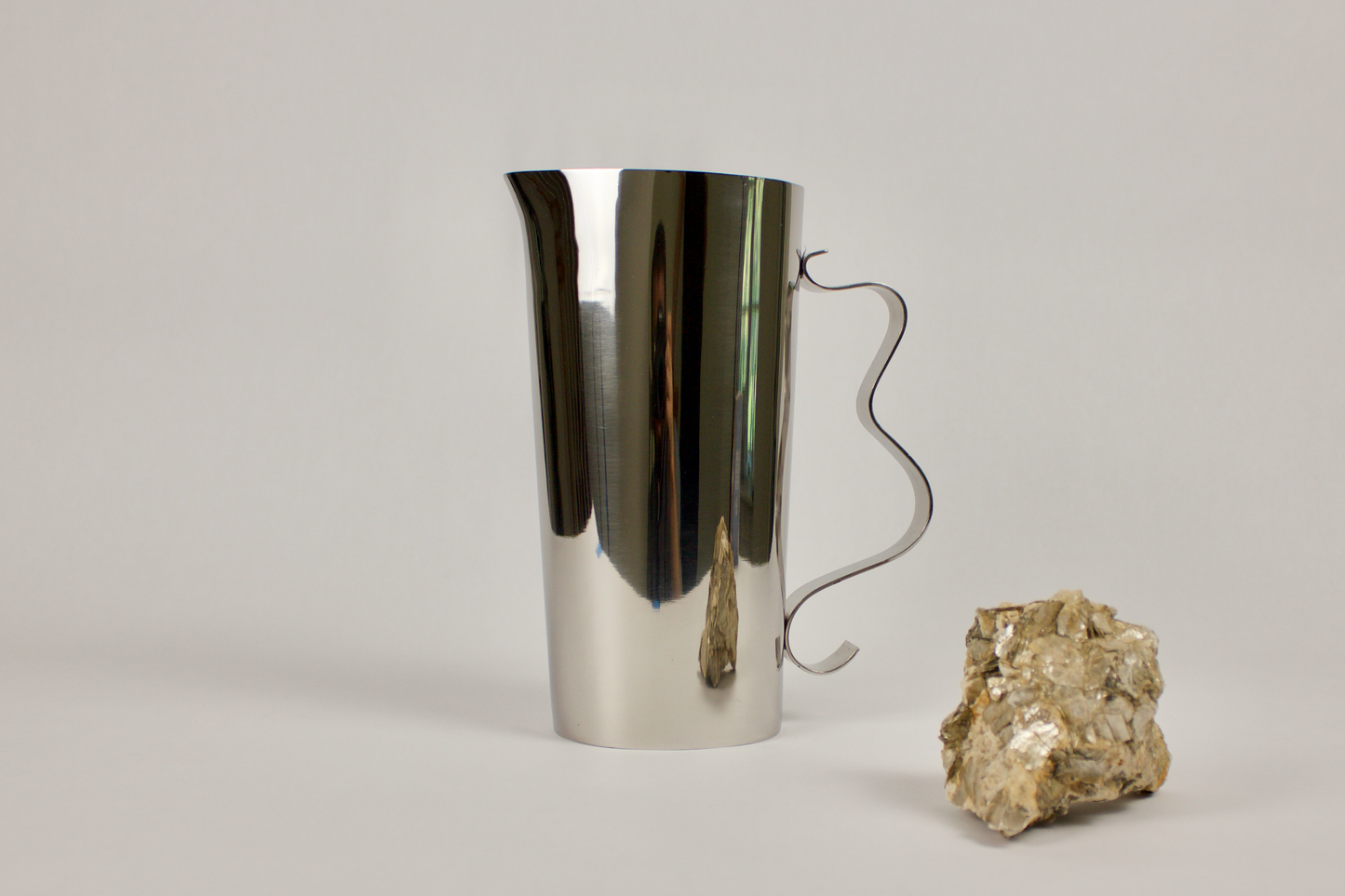 Squiggle Pitcher