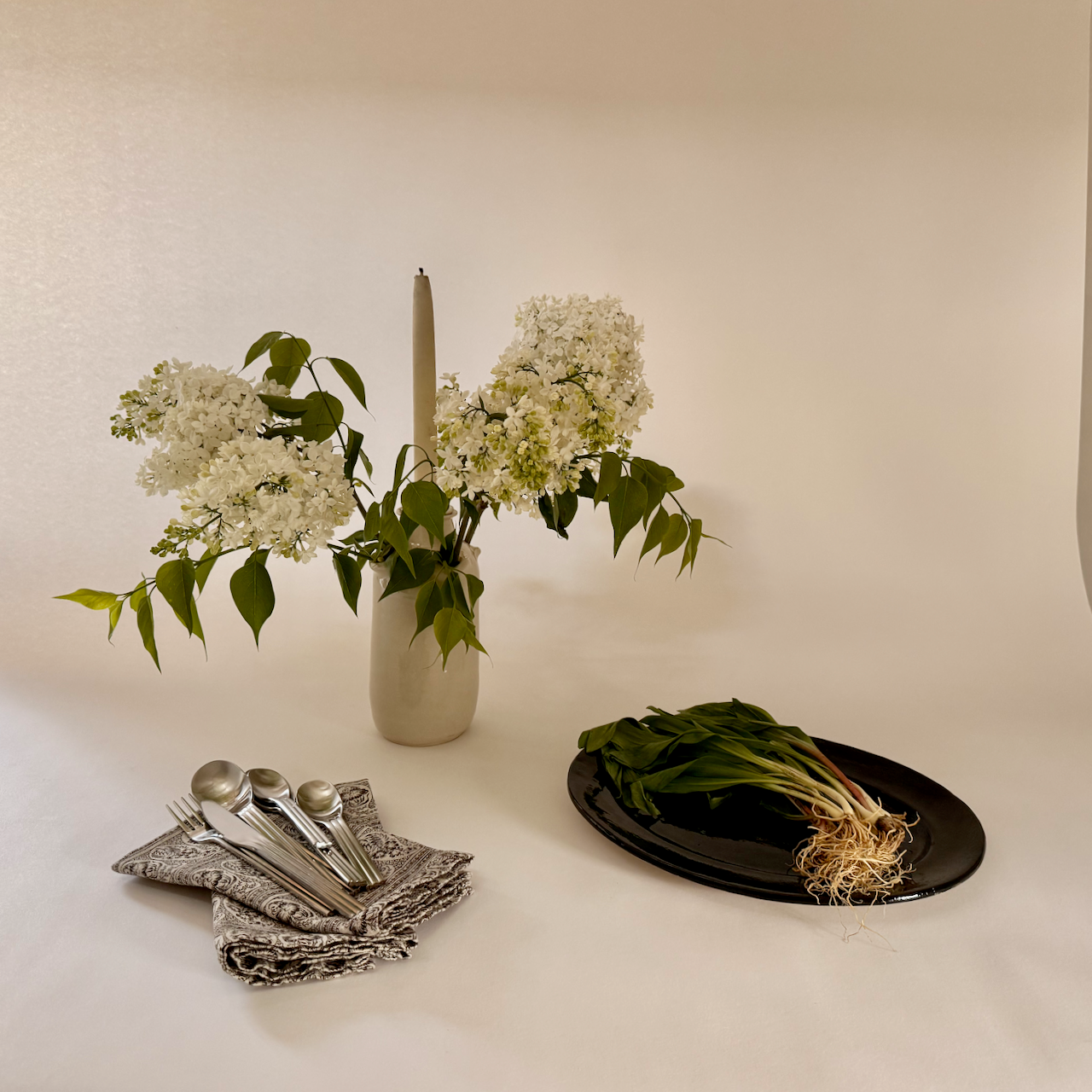 Medium Oval Platter: Black